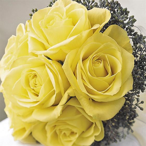 Yellow Roses Bridal Bouquet | flowerandballooncompany.com